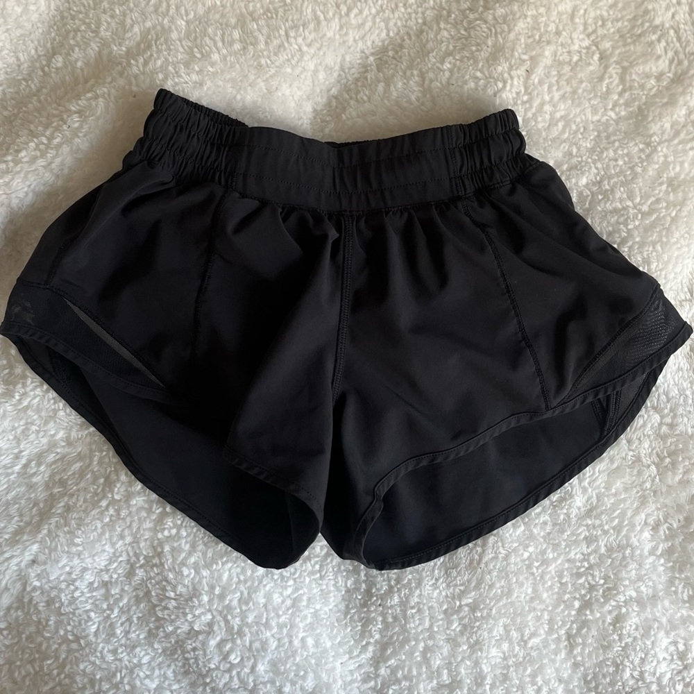 Lululemon Hotty Hot Low Rise 2.5” size 2